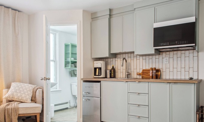 Centretown West Apartment | Charming studio in chinatown/little italy fabulous neighborhood - Ottawa
