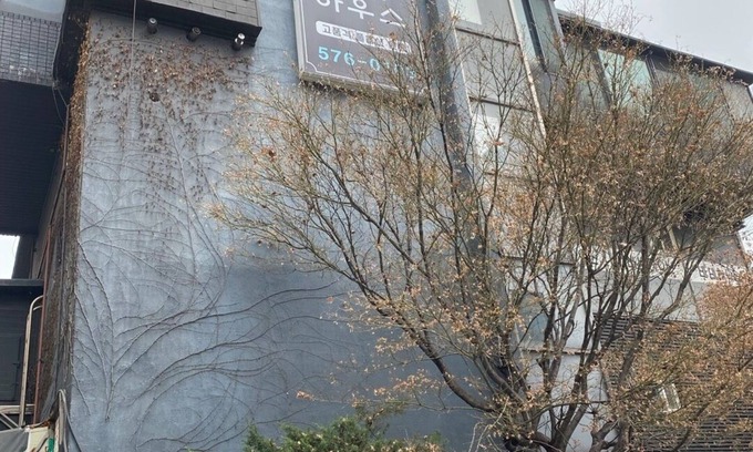 Dogok-dong Apartment | Charming studio in enchanting Seoul with WiFi, AC