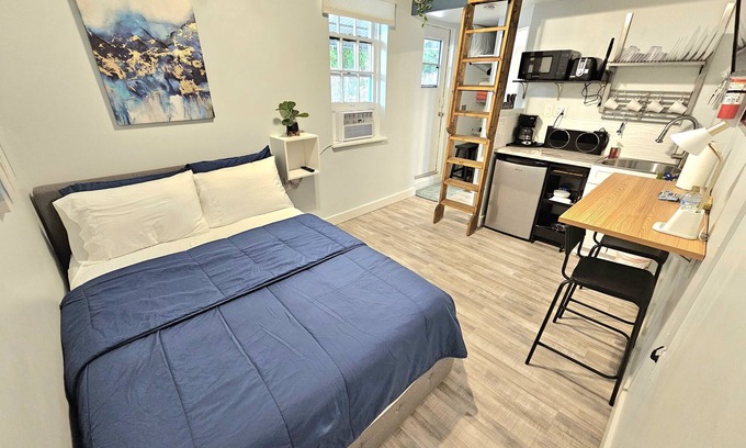 Royal Poinciana Apartment | Charming Studio Loft In Hollywood Beach, Free Parking