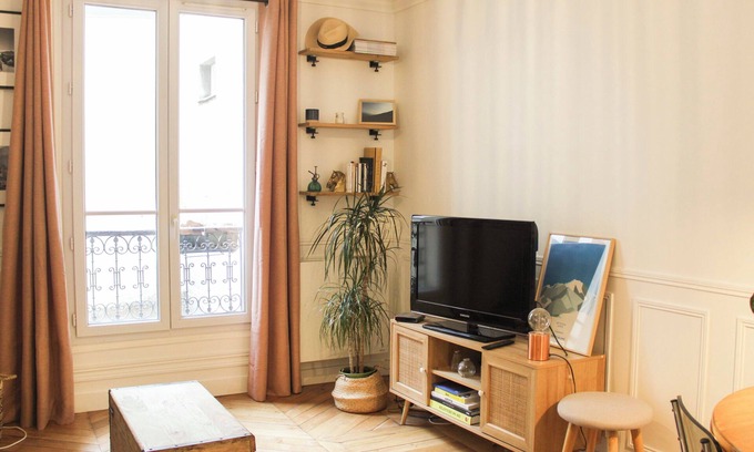 Quartier de Rochechouart Apartment | Charming T2 near Montmartre