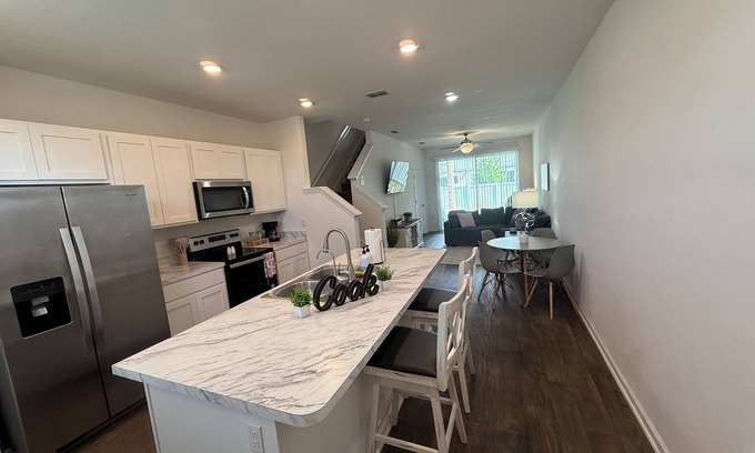 St. Augustine House | Charming townhome with ALL UTILITIES INCLUDED in St. Augustine