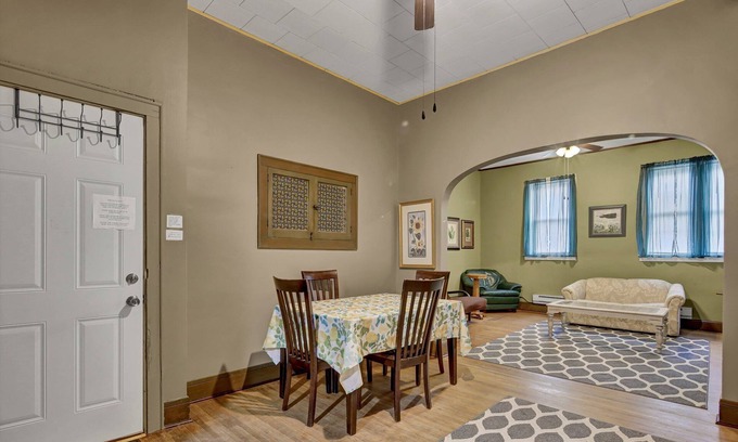 Litchfield Apartment | Charming Upstairs Apartment in The Center of Town