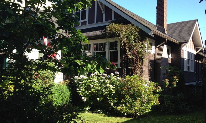 Grandview-Woodland Apartment | Charming Upstairs Suite in Historic Grandview Woodland