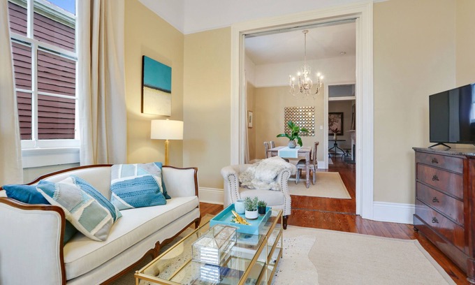 Milan House | Charming Uptown 2 Bed/2 Bath Steps to St. Charles Streetcar!