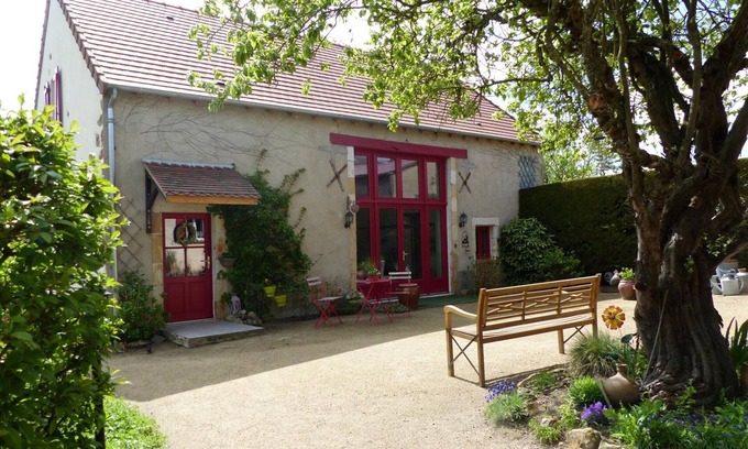 Deneuille-les-Mines Cottage | Charming Village Getaway: Renovated Barn, Accessible, Garden, Near Scenic Walks & Attractions