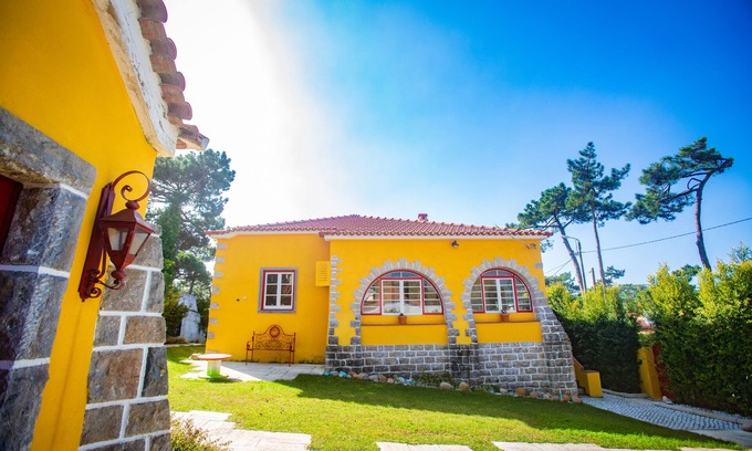 Banzao Villa | Charming Villa - Colares Sintra - Heated Pool by the Beaches