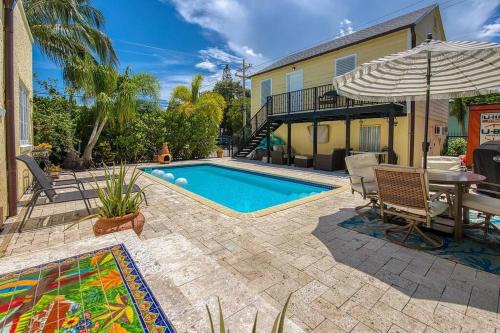 Mango Groves House | Charming Villa Espagna - Heated/Salt-Pool Oasis!