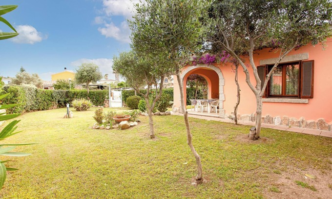San Teodoro City Centre Villa | Charming Villa "Mery" with Patio & Garden