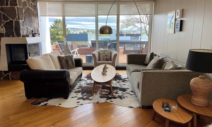 Reykjavik Villa | Charming villa with great ocean view and a hot tub. 10 min to Reykjavik center