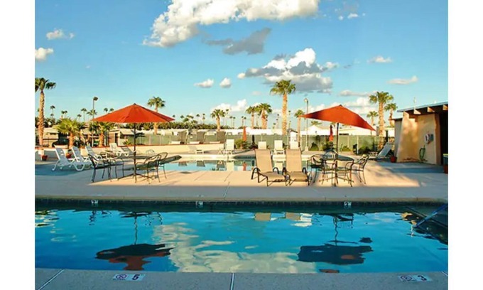 Yuma House | Charming Vintage Park Model - steps to pool, 55+