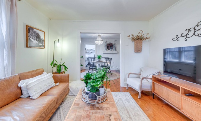 Farmville House | Charming Virginia Retreat w/Covered Porch & Yard!