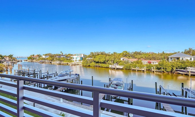 North Trail Condo | Charming Waterfront 1/1.5 Beautiful Sunsets at the Strand!