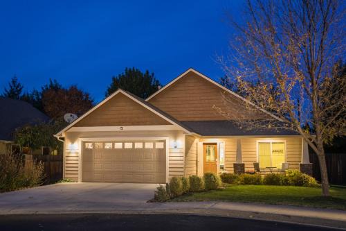 Walla Walla East House | Charming Wine Country Retreat! 4 Bedroom 2 Bath