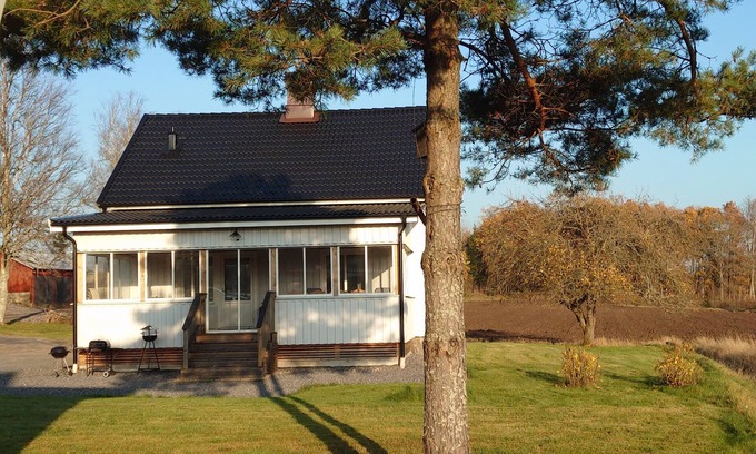 Trollhattan Municipality Ski Chalet | Charmy house with the nature just around the corner | SE08008