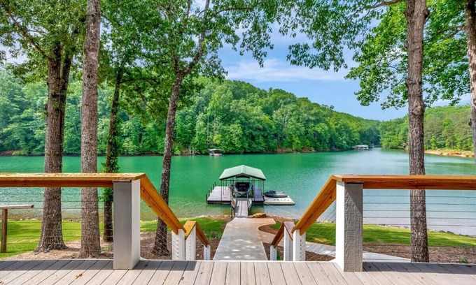 Indian Oaks House | Chartwell Pet Friendly Home in Secluded Cove