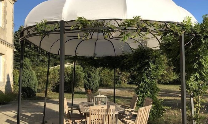 Queyrac Bed & Breakfast | Chateau Bernon