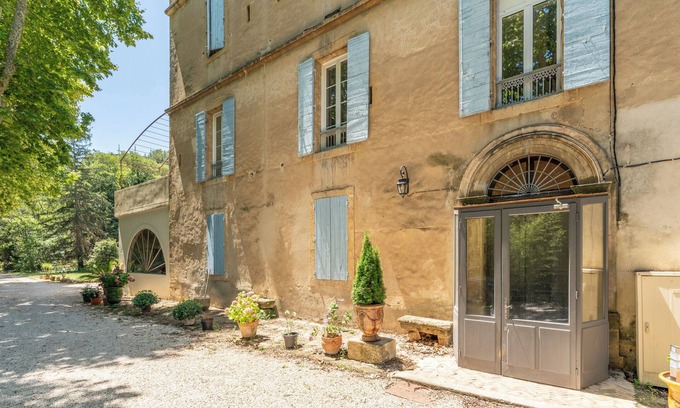 Miramas Apartment | Chateau de Couvent - Apartment for 4 people next to the golf course