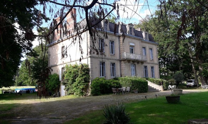 Bourbon-l'Archambault Bed & Breakfast | Chateau du Grand Lucay
