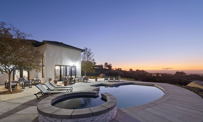 Temecula House | 🌟Chateau Evie James - High End Luxury Home w/Pool, Hot Tub, Game Room! WEEKDAY SPECIALS🌟