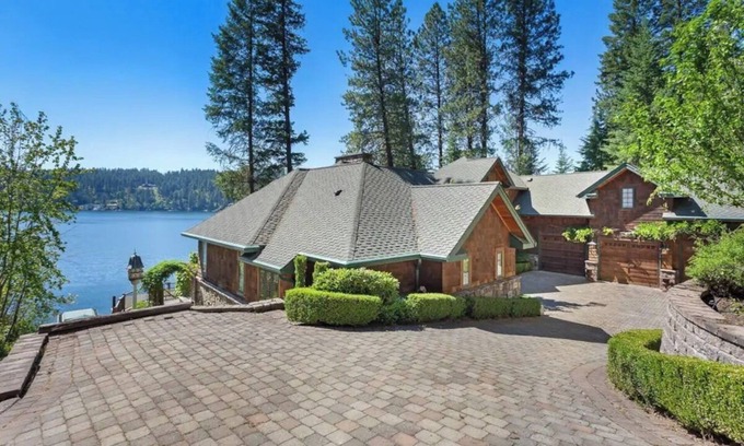 English point House | Chateau Lac Hayden-Lake Front Luxury w/Boats & Polaris rentals, lots of toys