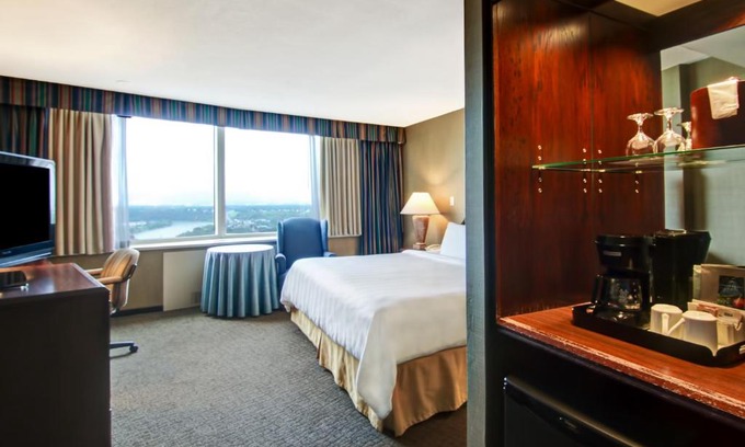 Downtown Edmonton Hotel | Chateau Lacombe Hotel