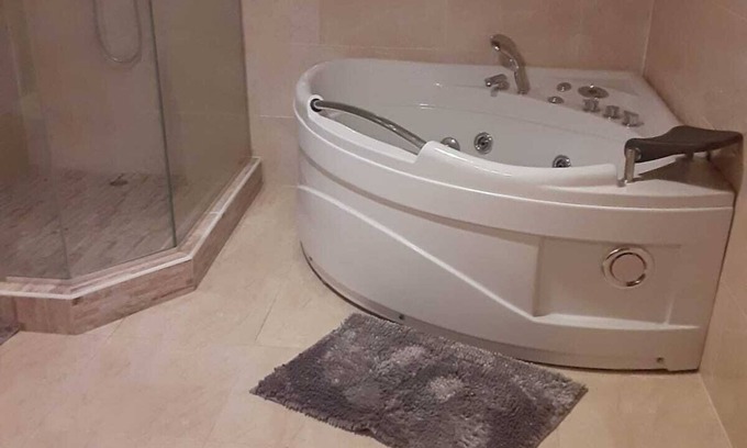 Mandeville House | Cheerful 2-3 bedroom in Mandeville Manchester.