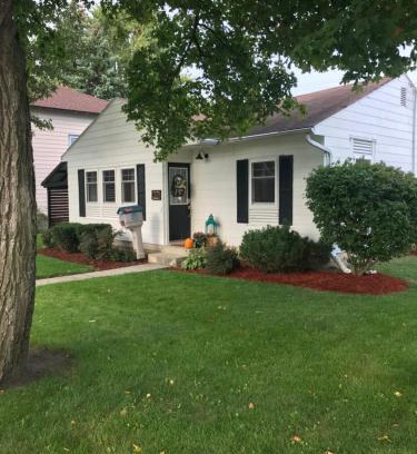Decatur House | Cheerful 2 Bedroom Cottage on 5th