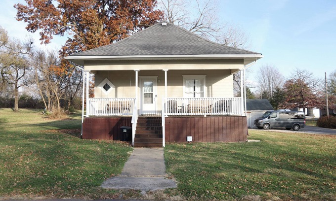 Trenton House | Cheerful 2 Bedroom Home In Trenton City