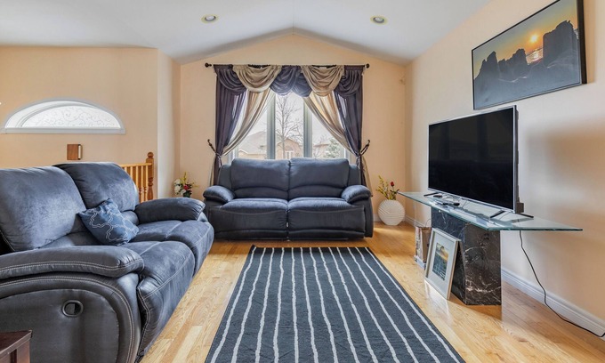 Windsor House | Cheerful 3 bedroom house in Downtown Windsor