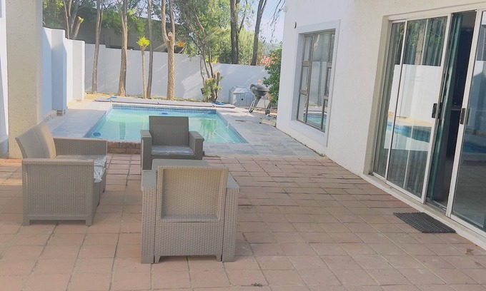 Douglasdale House | Cheerful 3 bedroom house with backup water & electricity