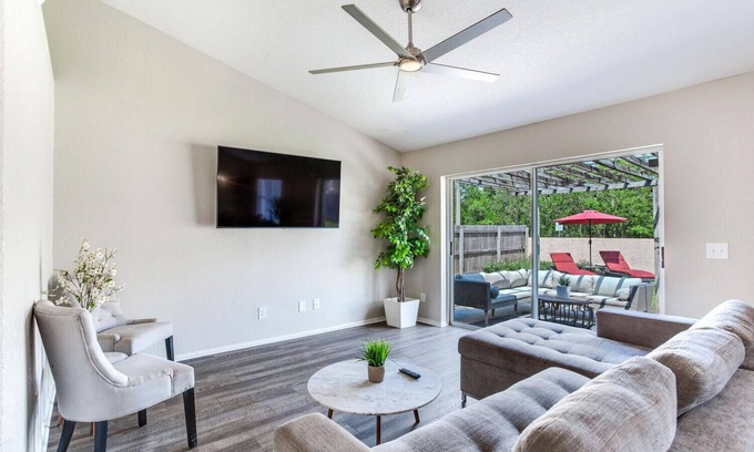 Lakeview Village House | Cheerful 3 bedroom villa