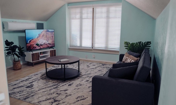 North Park House | Cheerful home close to down town provo, I-15, BYU