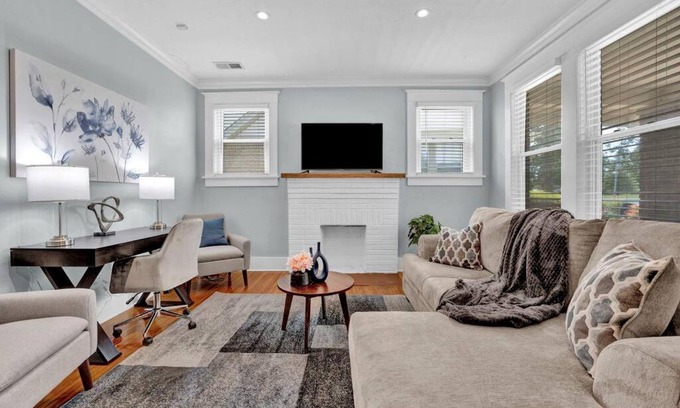 Vollintine-Evergreen House | Cheerful Midtown home with view of Rhodes College