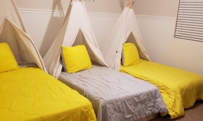 Laveen House | Cheerful Yellow 2-Bedroom Residential Home