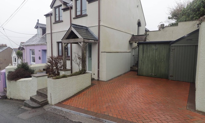 Pembroke Dock Cottage | CHERITON, pet friendly, character holiday cottage in Pembroke Dock