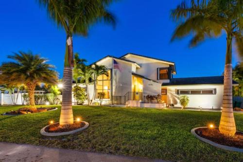 Davie House | Cherry RoyaleGrand Villa