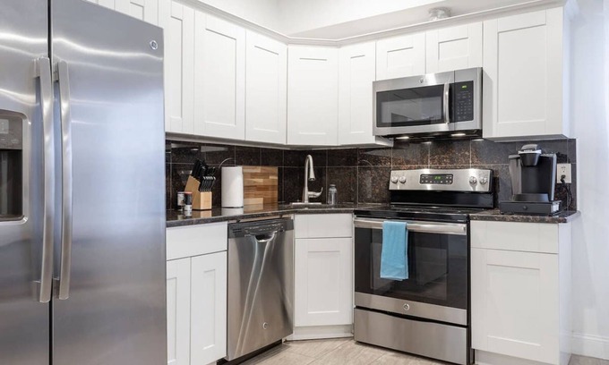 Chinatown Apartment | Cherry Suites 3BR Apt w W D Pool Table