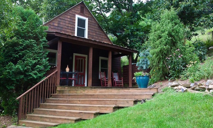 Lansing Cottage | Chestnut Cottage @ Old Orchard Creek Farm - Hiking, Views, Family Friendly