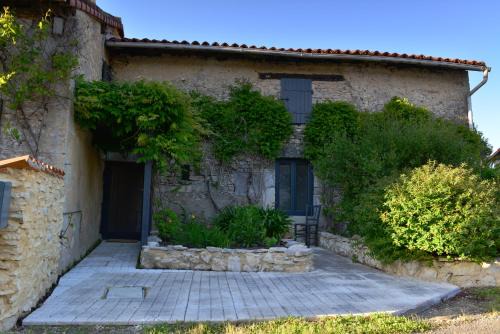 Saint-Martin-l'Ars Bed & Breakfast | Chez Pique-Fesse Chambre d'hote