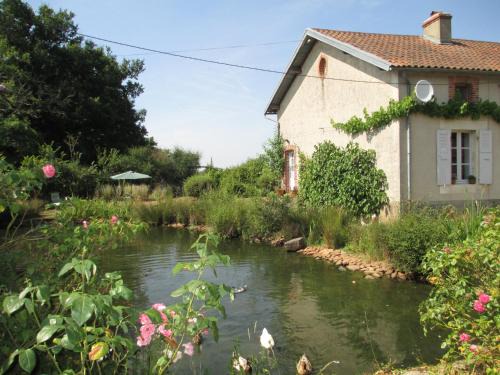Lathus-Saint-Remy House | Chez Tartaud