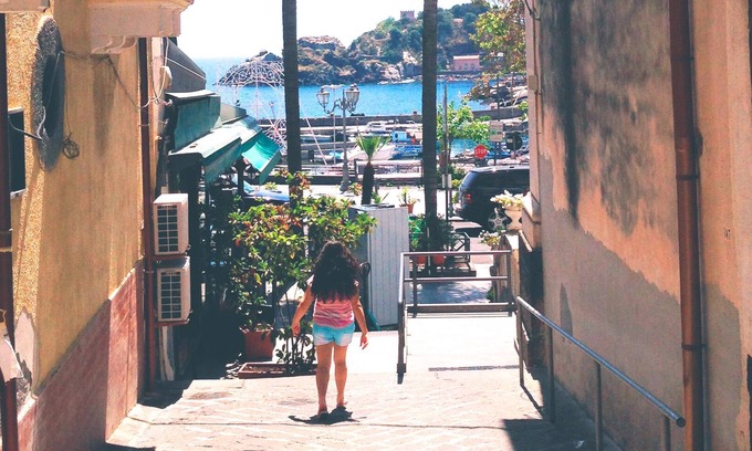 Aci Trezza House | Chibedda Lia - Like a young girl with a beautiful pearl face.