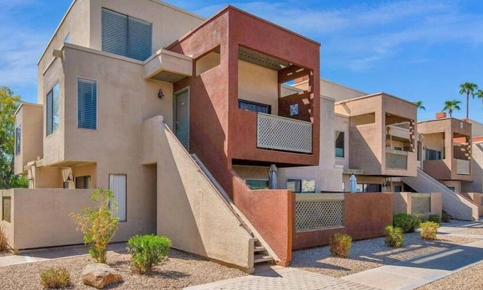 Scottsdale Estates Six Condo | Chic 1 and 1/2 bedroom + loft condo in Scottsdale with community pool + gym