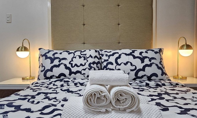 Salcedo Village Condo | Chic 1-bedroom condo in fantastic Makati City