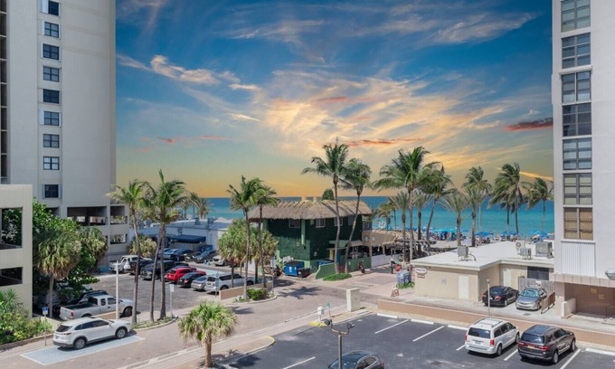 Hollywood Lakes Condo | Chic 1BR Condo w/Partial Ocean View at Costa-CS4