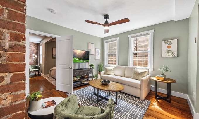 Federal Hill Apartment | Chic 1BR Retreat: Modern Elegance & Comfort