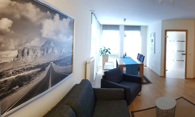 Saulheim Apartment | Chic 2-room basement apartment with a separate entrance in the family home