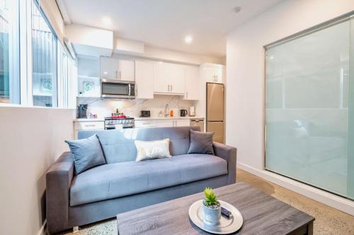 Downtown Toronto Hotel | Chic 2BR Basement Suite 2BR Toronto Getaway near Downtown - The Roland