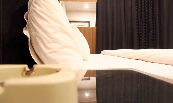 Gulberg Apartment | Chic And Cozy Apartment in Downtown