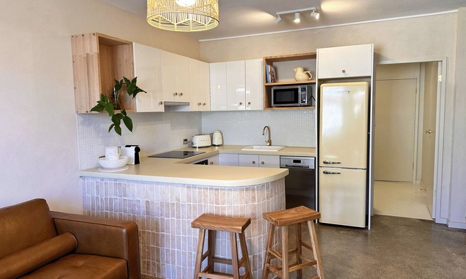 Coffs Harbour Apartment | Chic Beachside Escape: Modern 2-Bedroom Apartment in Beautiful Coffs Harbour