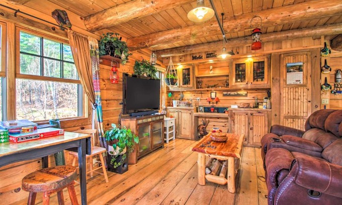 Florence House | Chic Brandon Cabin with Pool, Hot Tub and Sauna!